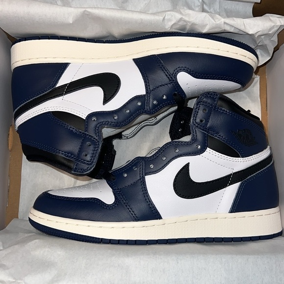 BIG KIDS' AIR JORDAN RETRO 1 HIGH OG CASUAL SHOES - Picture 5 of 9